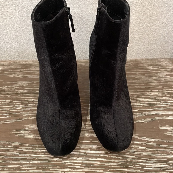Tahari Velvet Booties - 7.5 - Picture 3 of 7